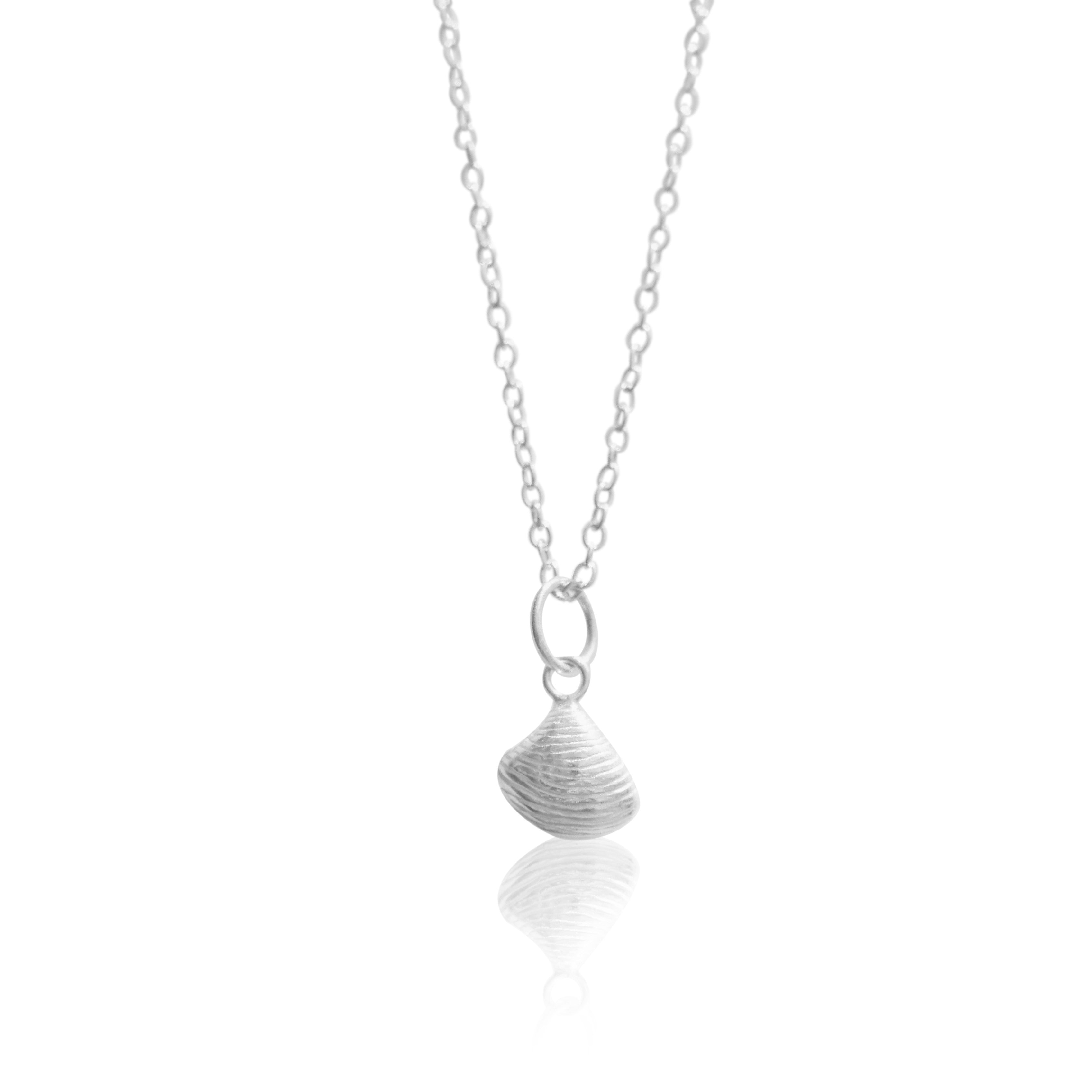 Dainty Sea Shell Charm Necklace